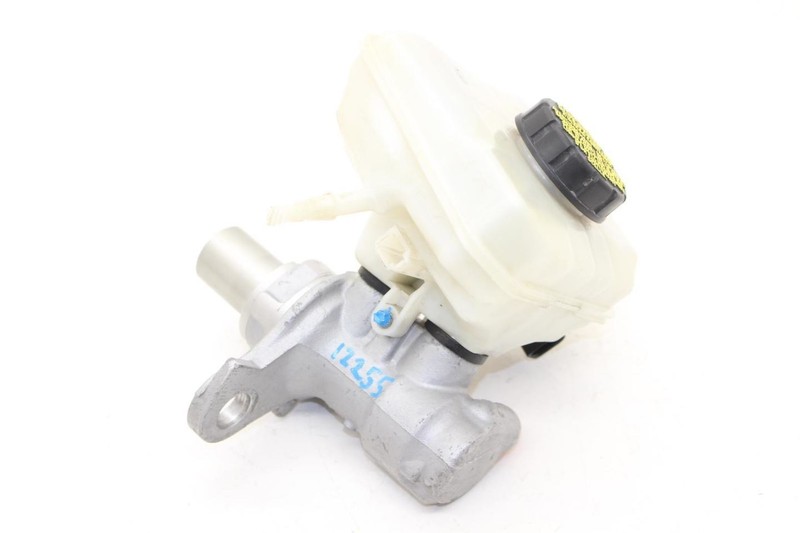 15-19 Porsche Macan 3.0L Bake Master Cylinder with Reservoir 95B 611 021