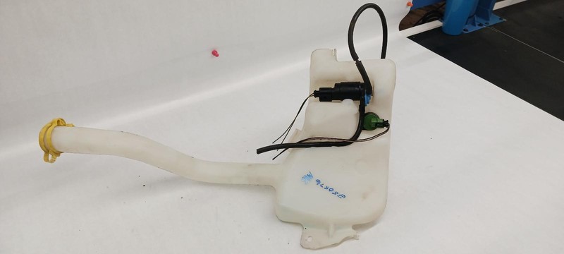 05 JEEP LIBERTY Washer Bottle reservoir pump OEM Grade A
