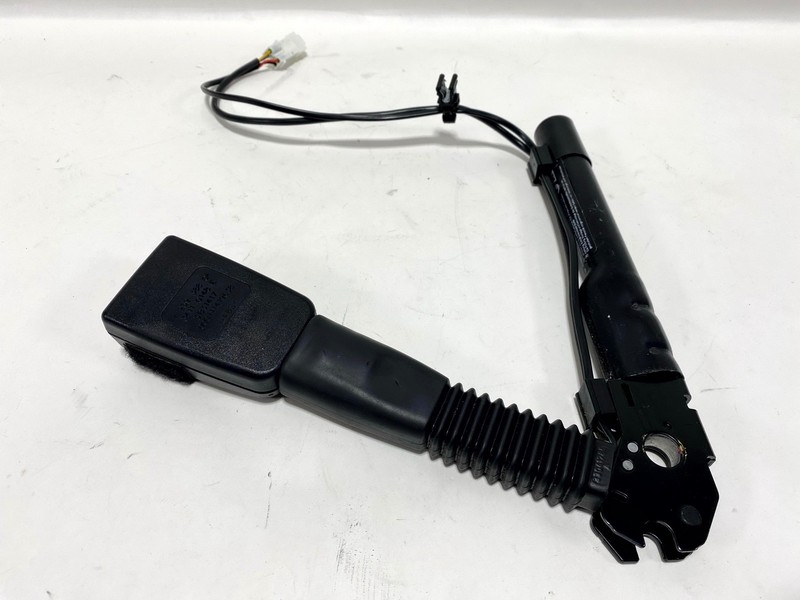 12-18 BMW SERIES 3 328i FRONT RIGHT RH PASS SEAT BELT BUCKLE END RECEIVER OEM