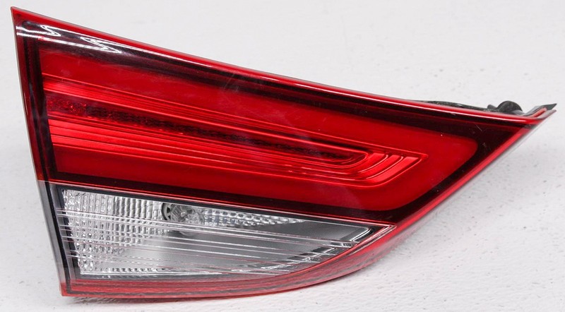 OEM Hyundai Elantra Coupe Elantra Sedan Left Driver Side Tail Lamp Lens Chip