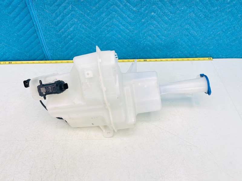 2018-2023 HYUNDAI KONA WINDSHIELD WIPER WASHER RESERVOIR TANK & PUMP OEM