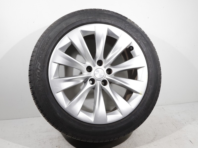TESLA MODEL X REAR WHEEL RIM WITH TIRE OEM 20X9.5J +40MM 1027245-00-A OEM 84K