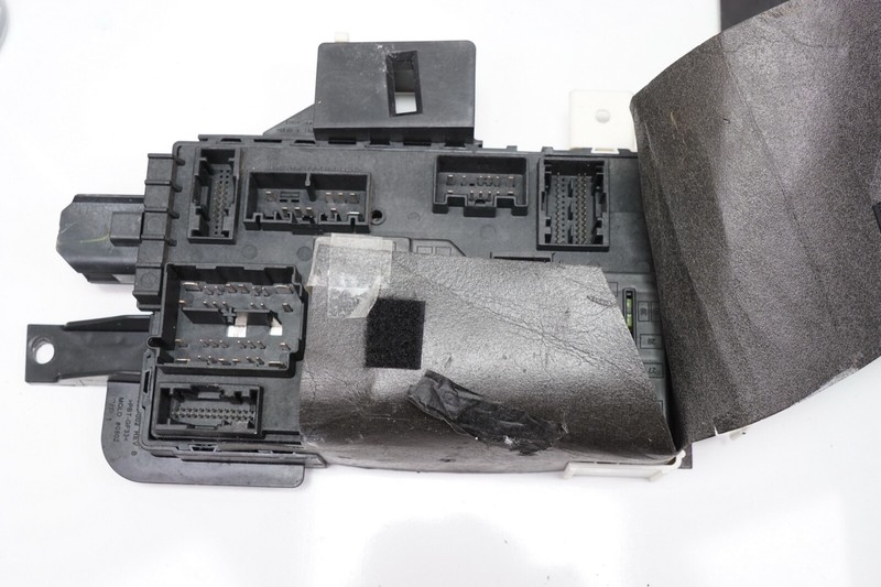 FORD MUSTANG COUPE Interior Fuse Box Body Control Module BCM OEM 2010 - 2014