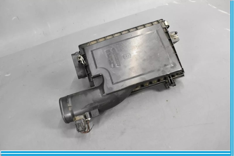07-12 Lexus LS460 LS600h XF40 Right Side Air Cleaner Filter Box 17701-38120 OEM