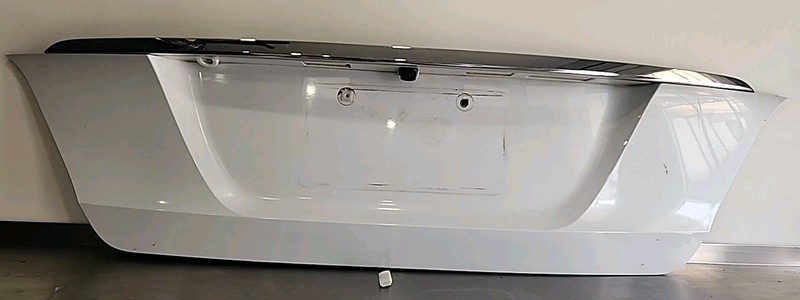 15 2016 Hyundai Equus Tail Gate DeckLid Trim License Plate Panel W/ Camera White