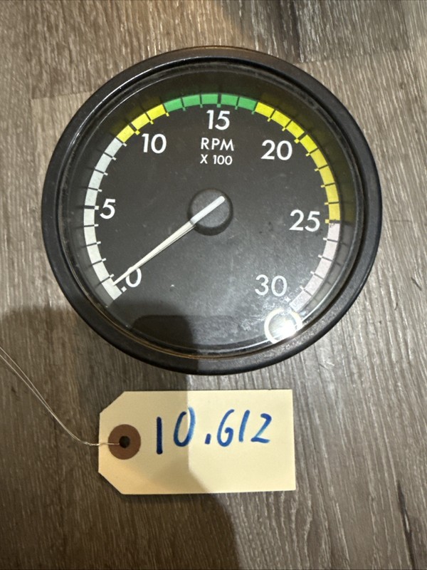 Freightliner Tachometer With Bracket P/N A22-59204-101