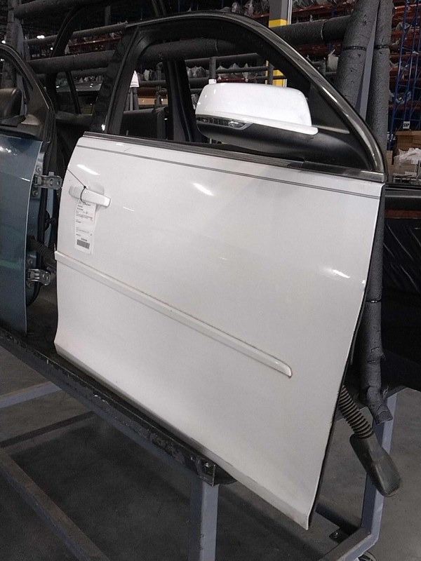 2016 Chevrolet Malibu Right Front Door White Small Scratches 155074