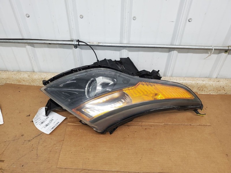 Passenger Headlight Base Halogen With Police Package Fits 13-15 EXPLORER 290569