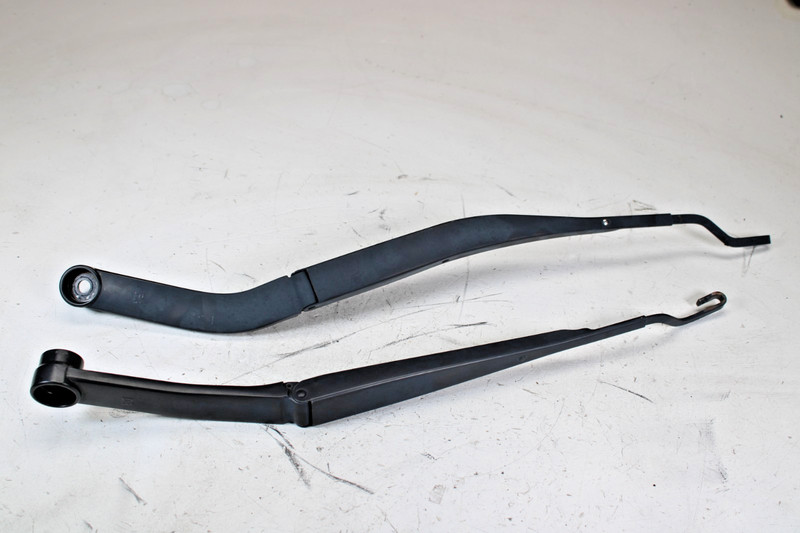2013-2016 HYUNDAI GENESIS COUPE FRONT WINDSHIELD ARMS LEFT/RIGHT PAIR OEM