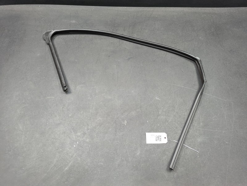 Front Left Door Window Glass Run Channel 2021 Nissan Kicks 80331-5RB0A 18 - 22