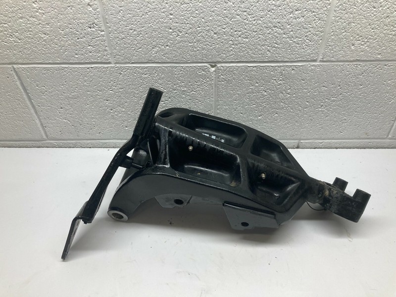 Q5 Mercury Outboard 60 HP Steering Swivel Bracket 822863A