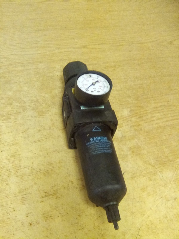 Wilkerson B28-03-FL00 Filter Regulator W/ PSI Gauge