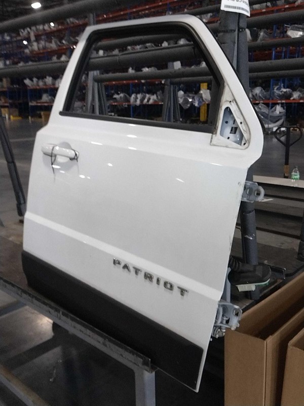 2016 Jeep Patriot Right Front Door White - Used, Paint Chips, 104k Miles