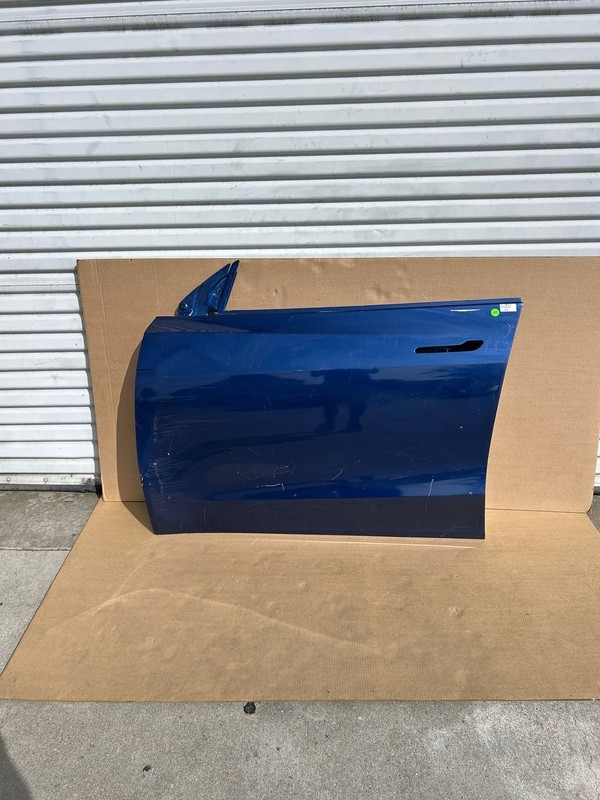 ✅20-24 Tesla Model Y Front Left Side Door Shell Blue OEM w/dent