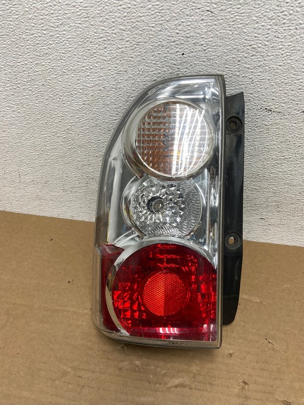 2004 2005 2006 Suzuki XL-7 Vitara Left Driver Side Tail Light Oem AD3840 LK