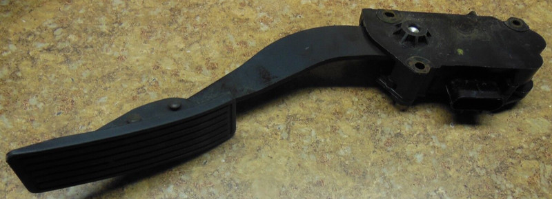 2005 Saturn Ion Level Throttle Control Gas Fuel Foot Pedal Control 2004 2006