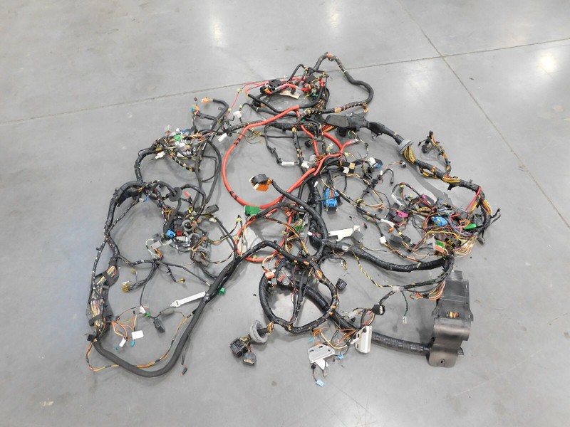 2014 12 - 18 Aston Martin V12 Main Chassis Harness #1697 Z2-1