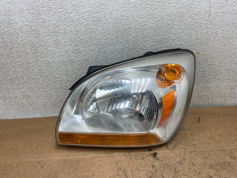 2005 to 2006 Kia Sportage Left Driver LH Halogen Headlight OEM Y7013 DW