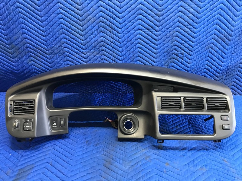 98-00 TOYOTA SIENNA DASH SPEEDOMETER BEZEL TRIM W/VENT & SWITCHES BLACK OEM