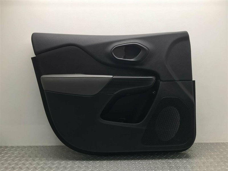 2014 JEEP CHEROKEE DRIVER FRONT DOOR PANEL OEM 1UJ131AAAB