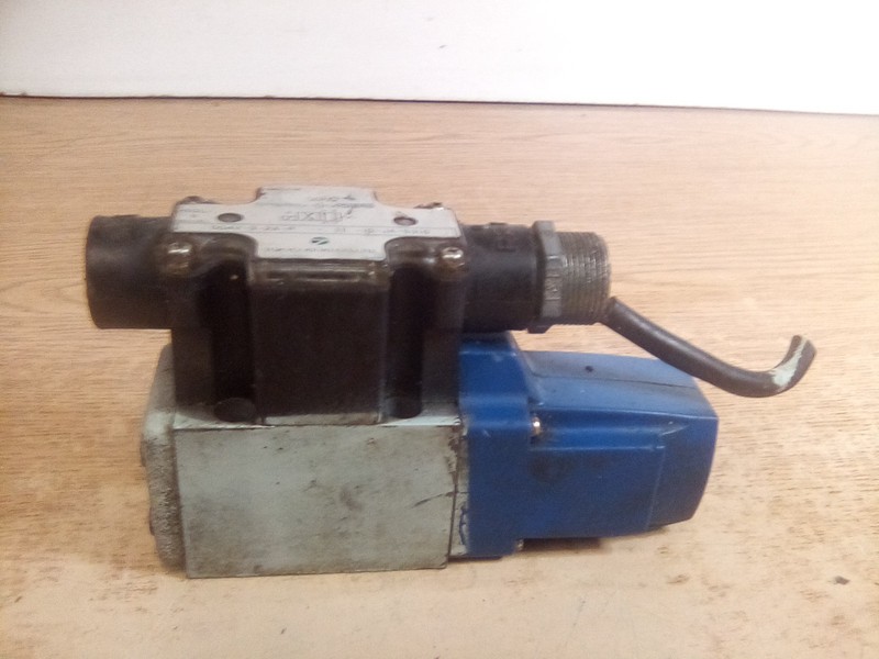 Vickers SperryDG4V-3-2A-P-11-10-JA-S310 Solenoid Valve