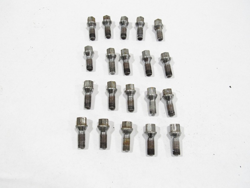 02-06 Maserati Coupe GT 2004 Front Rear Wheel Lug Nut Bolt Set 20 Pcs |