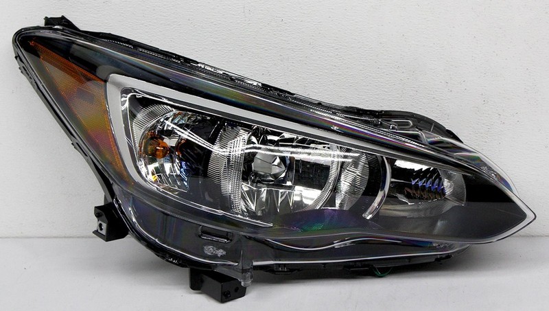 OEM Right Passenger Halogen Headlamp For Subaru Impreza 84001-FL00B Tabs Missing