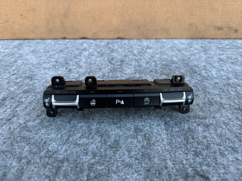 KIA STINGER 18-23 OEM SEAT CLIMATE BLIND SPOT TRACTION WHEEL HEAT SWITCH PANEL