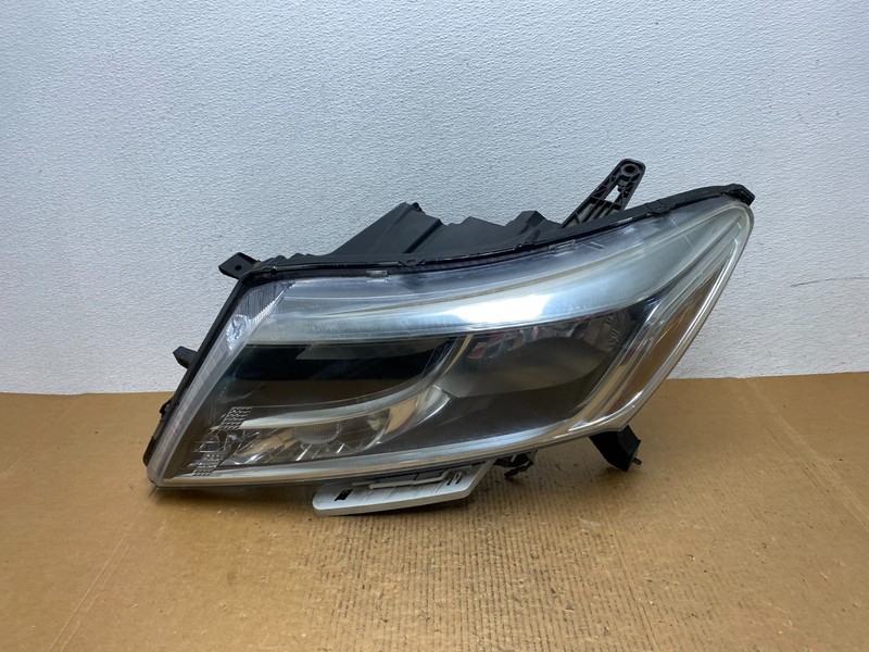 2013 - 2016 Nissan Pathfinder Left Driver LH Side Headlight Halogen OEM AE1228