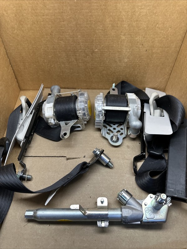 2014-2018 Subaru Forester Front Seat Belt Seatbelt Retractor Set Left Right