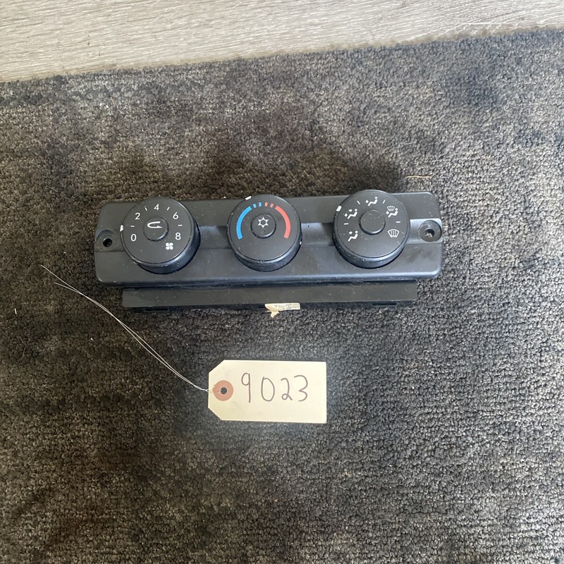 Freightliner Cascadia Heater A/C Temp Controls - P/N: A22-60645-101