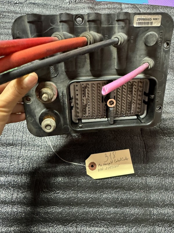 VOLVO AIR MANIFOLD, CONTROL CENTER PC1 - P/N: 20990665