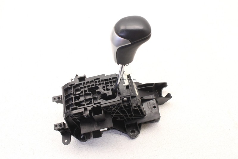 2014 - 2019 TOYOTA HIGHLANDER AUTOMATIC GEAR FLOOR SHIFTER SELECTOR ASSEMBLY OEM