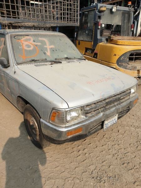 89-95 TOYOTA PICKUP DELUXE REAR AXLE 2WD 3.73 RATIO
