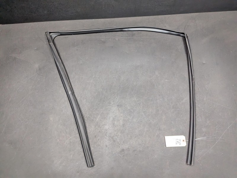 Front Right Door Window Glass Run Chanel 2021 Toyota C-HR 68141-F4010 2018 -2022