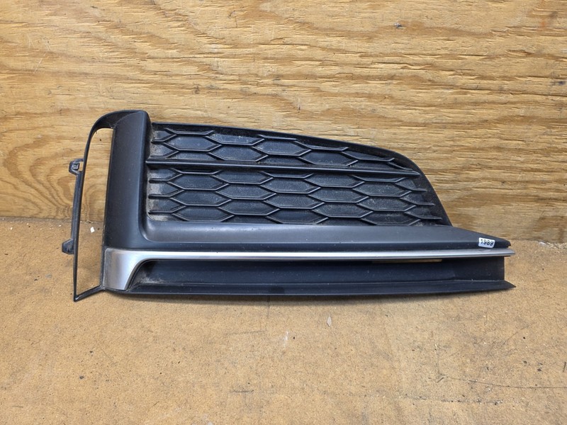 2018 2019 AUDI A5 FRONT BUMPER RIGHT SIDE LOWER FOG LIGHT COVER OEM 8W6807682F