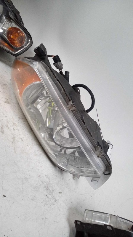 2006-2008 Toyota RAV4 Left Headlight Assembly Red OEM 610858 Minor Scuffs