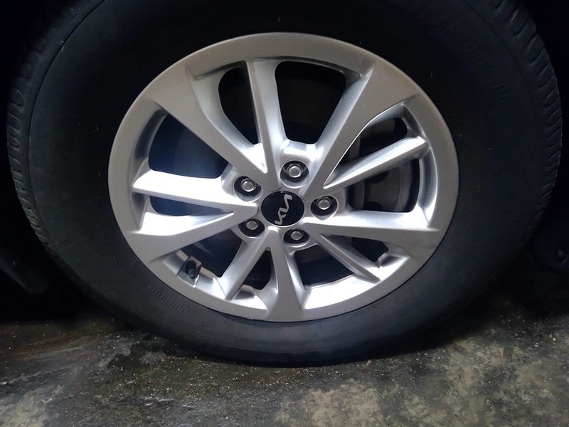 Rim Wheel 17x6-1/2 Alloy 5 V Spoke Fits 22-24 CARNIVAL 1758637
