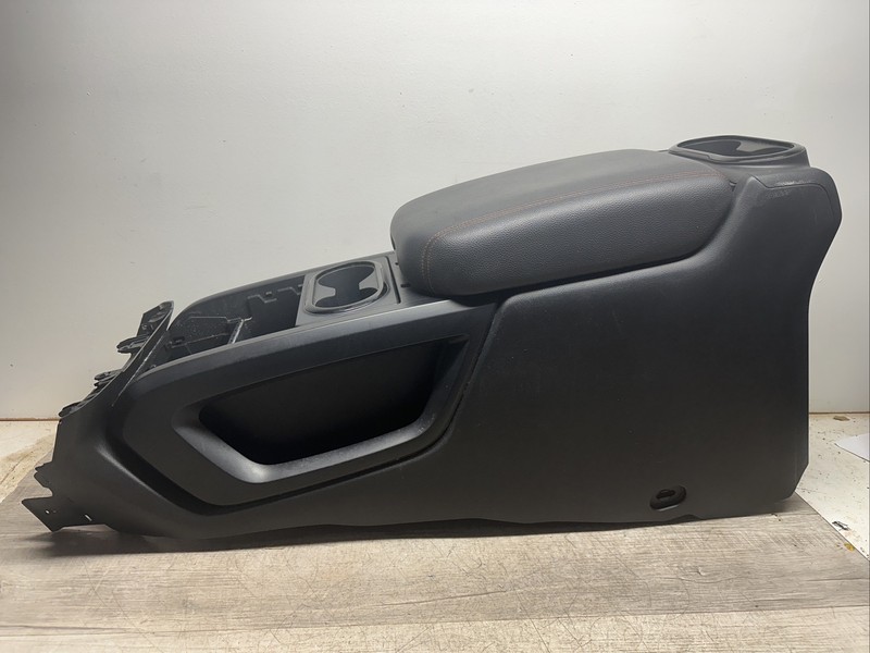 FRONT FLOOR CONSOLE I 2016 - 2020 NISSAN TITAN PRO4X Black Red OEM 5.6L USB