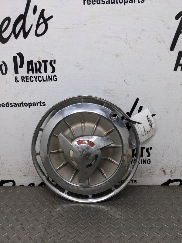 ONE 1962 62 CHEVROLET CHEVY IMPALA SS HUBCAP WHEEL COVER ANTIQUE VINTAGE 1184788