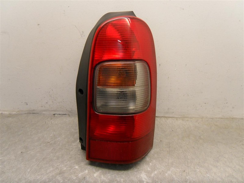 97 98 99 00 01 02 03 04 05 CHEVROLET VENTURE PASSENGER TAIL LAMP OEM 166-01800R