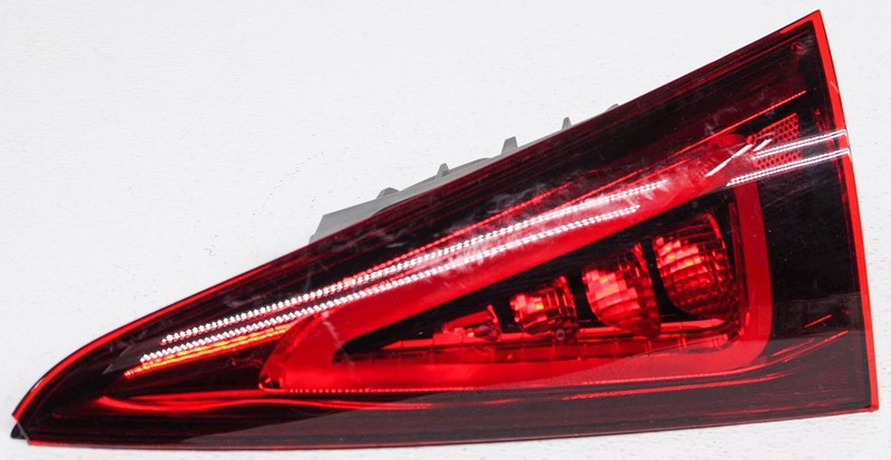 OEM Mercedes-Benz GLE-Class Left Driver Side Tail Lamp 167-906-32-00 Lens Chip