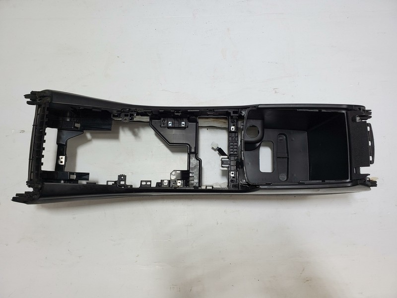 Center Console Trim Support Base Frame 84610-C6000 2016 Kia Sorento LX 2017-2020