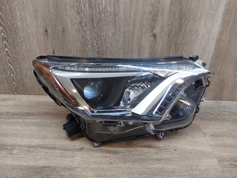 2016-2018 Toyota Rav4 RIGHT PASSENGER RH HeadlightASSY OEM