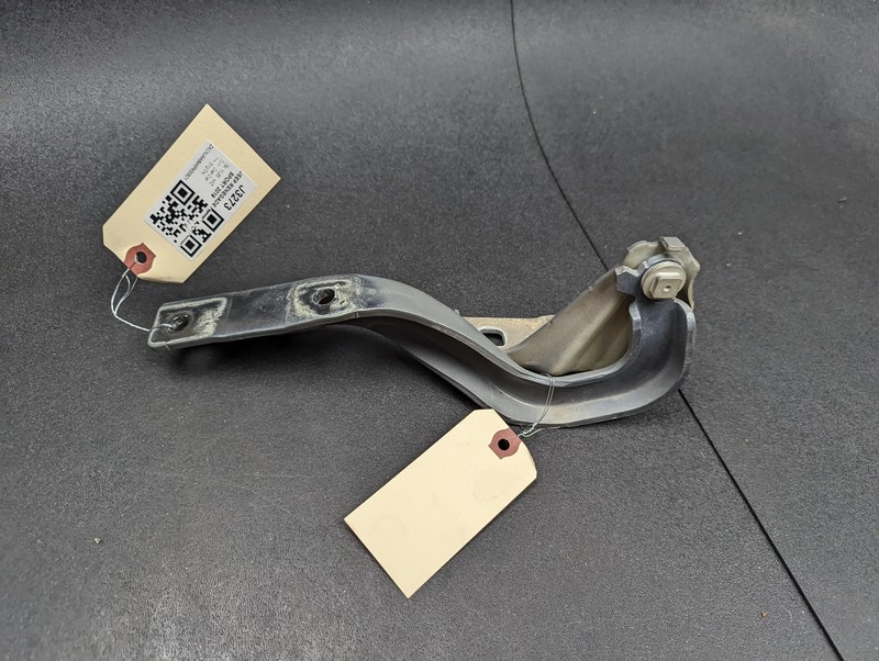 Left Hood Hinge 2019 Jeep Renegade 68246435AA 2015 2016 2017 2018 2020