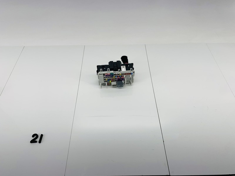 19-21 CHEVROLET EQUINOX 1.5L L4 GAS ENGINE DASHBOARD FUSE & RELAY BOX BLOCK OEM