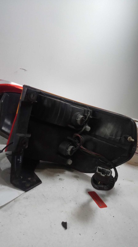 Used Right Tail Light Assembly fits: 2003 Honda Odyssey quarter panel mounted Ri