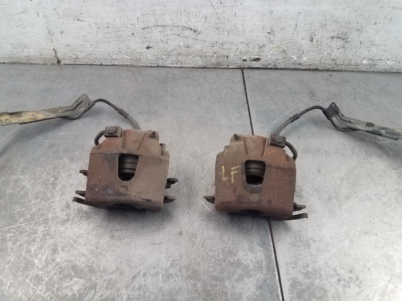 1999 Dodge Dakota R/T Front Brake Calipers #7114 B2