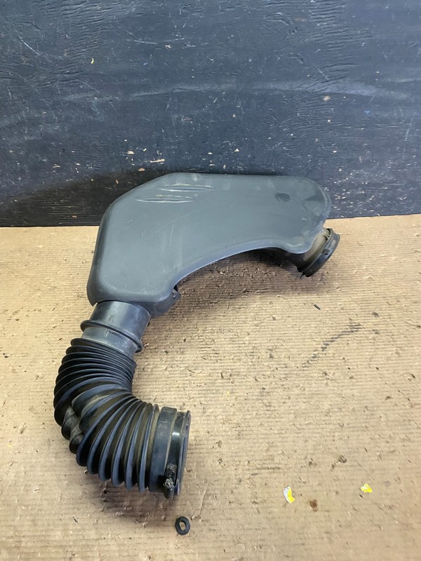 2011 to 2018 Chrysler 300 3.6L Air Intake Duct Tube Cleaner OEM S3536 DG