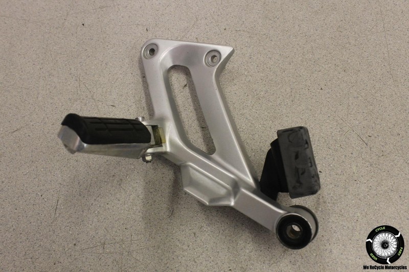2005 Yamaha FJR1300 LEFT REAR BACK PASSENGER PEG MOUNT BRACKET FJR 1300 05